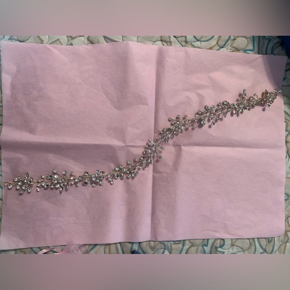 Headpiece. - Picture 1 of 3